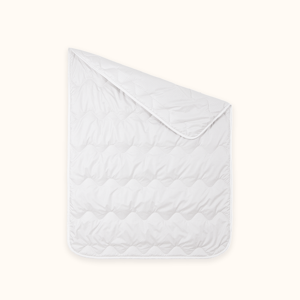 This waterproof under-blanket pad confirms that your mattress stays dry and protected. Measuring 90x190 cm, it features a durable polyester surface and a waterproof layer.