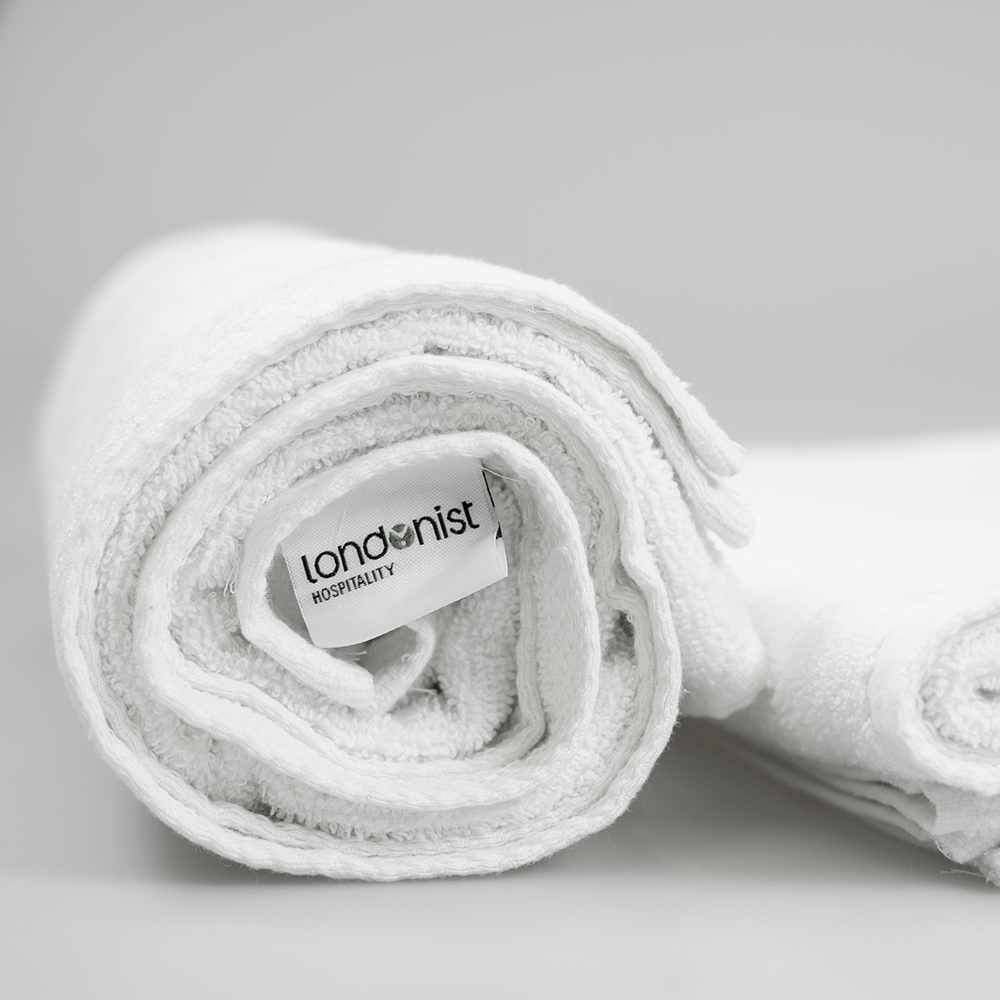 Made from 16/1 AVS cotton yarn, this 70x145 cm white bath towel offers softness, breathability, durability, and absorbency. This towel combines elegance with functionality, making it a perfect addition to your bathroom essentials.